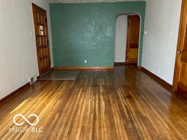 220 E 34th Street, Anderson, IN 46013