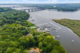 34 Neck Road, Old Lyme, CT 06371