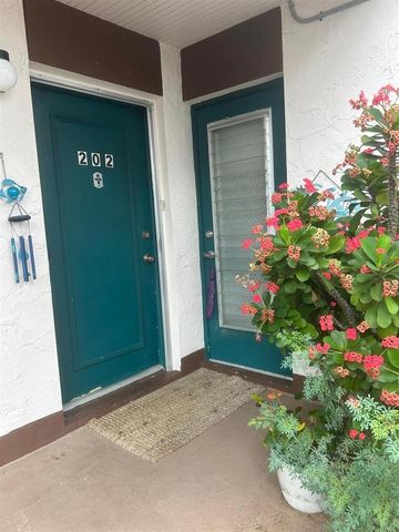 3 Greenway Village N 202, Royal Palm Beach, FL 33411