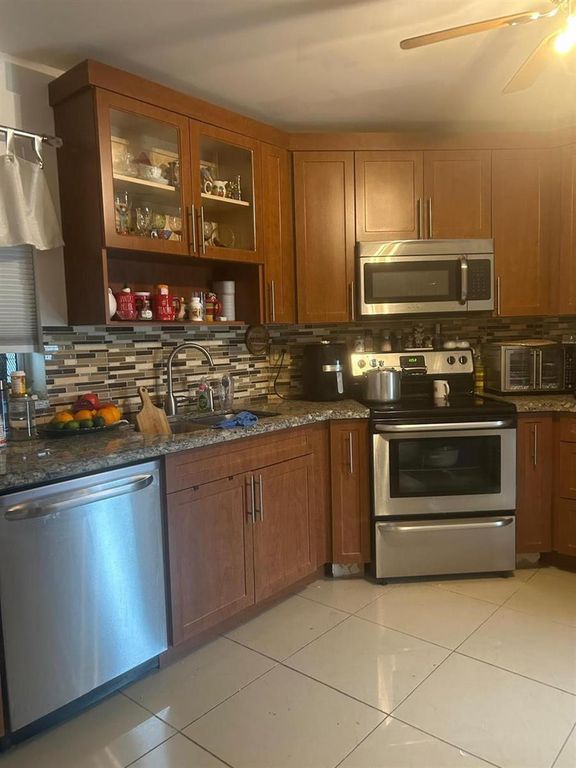 3 Greenway Village N 202, Royal Palm Beach, FL 33411