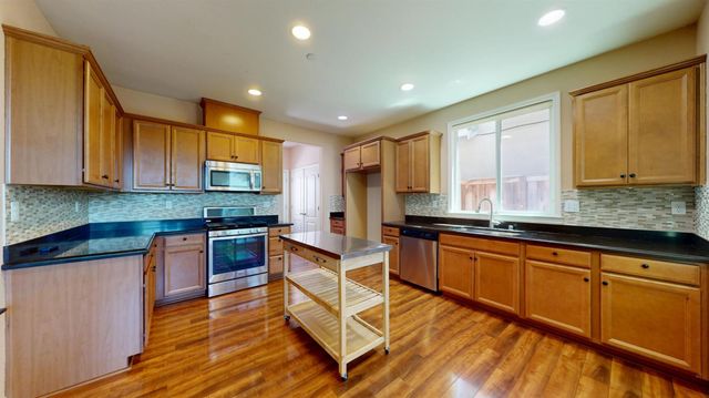 2212 Gallery Dr, Riverbank, CA 95367