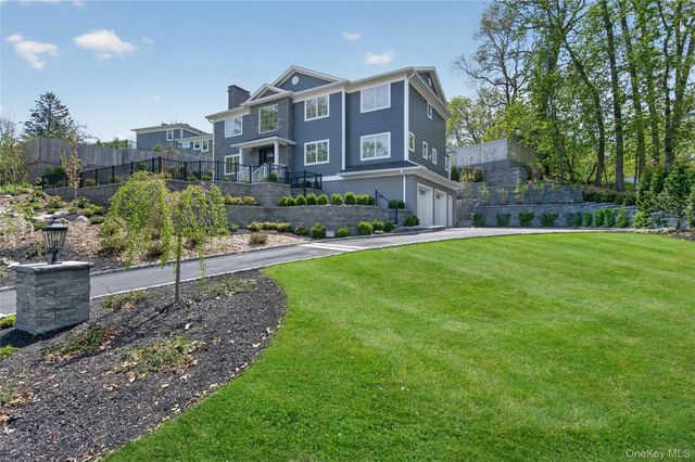 208 Cow Neck Road, Port Washington, NY 11050
