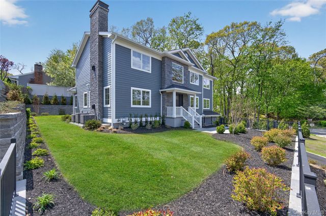 208 Cow Neck Road, Port Washington, NY 11050