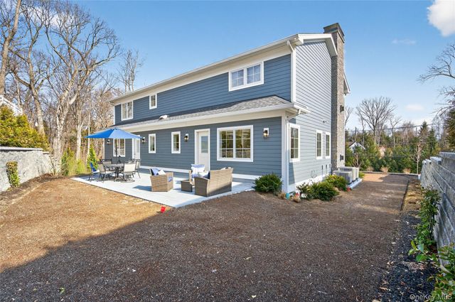 208 Cow Neck Road, Port Washington, NY 11050