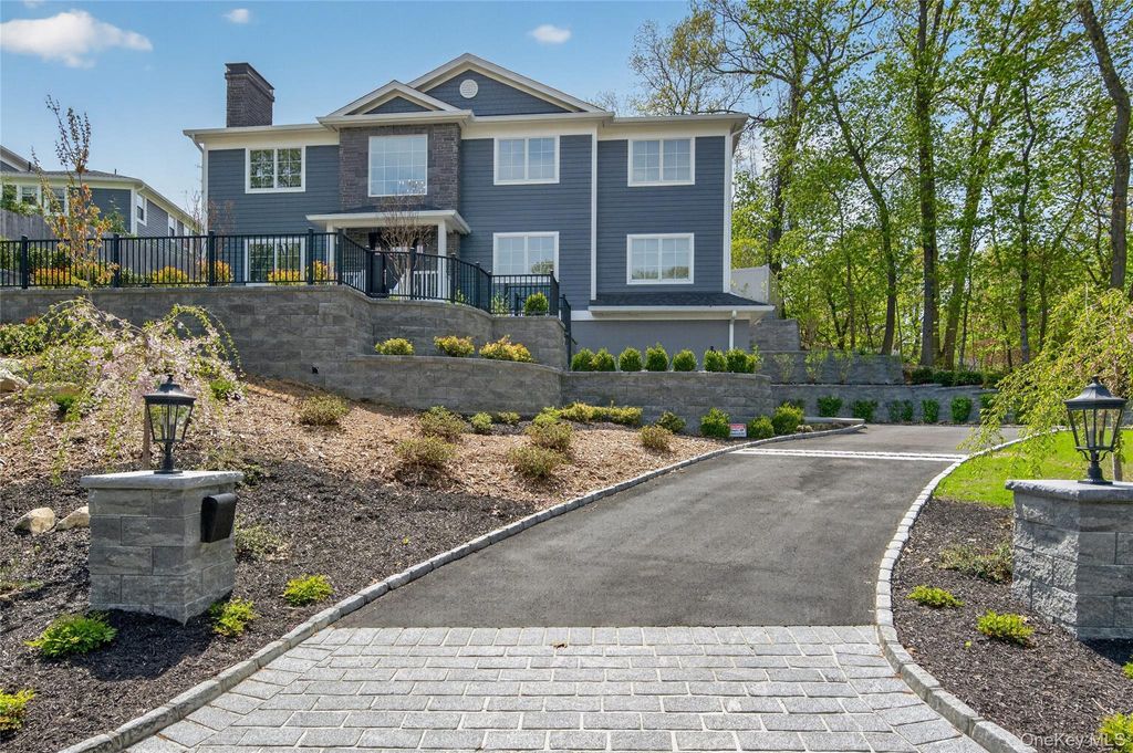 208 Cow Neck Road, Port Washington, NY 11050