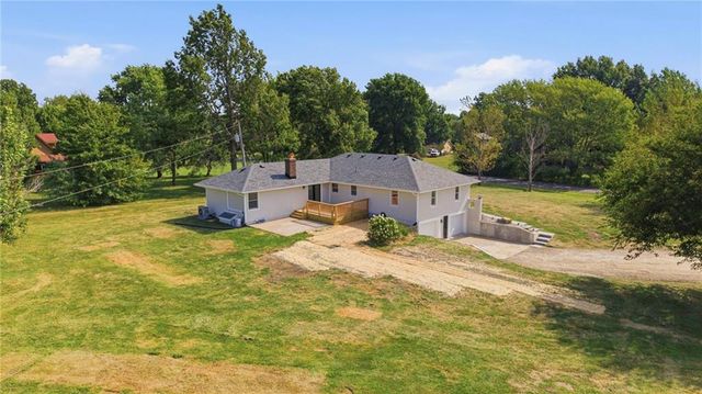 1010 Wesley Avenue, Raymore, MO 64083