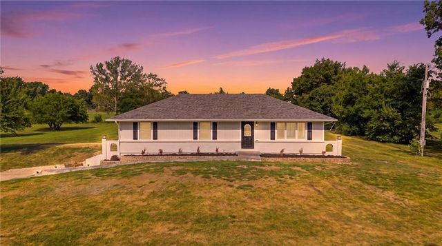 1010 Wesley Avenue, Raymore, MO 64083