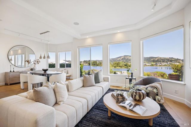 255 Baypoint Dr, San Rafael, CA 94901