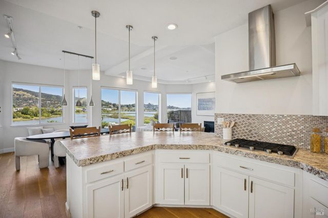 255 Baypoint Dr, San Rafael, CA 94901