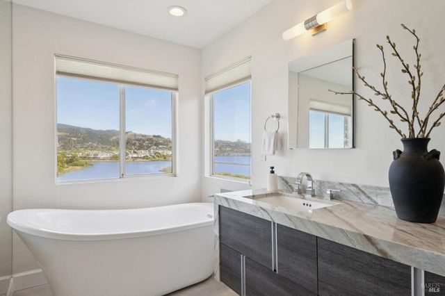 255 Baypoint Dr, San Rafael, CA 94901