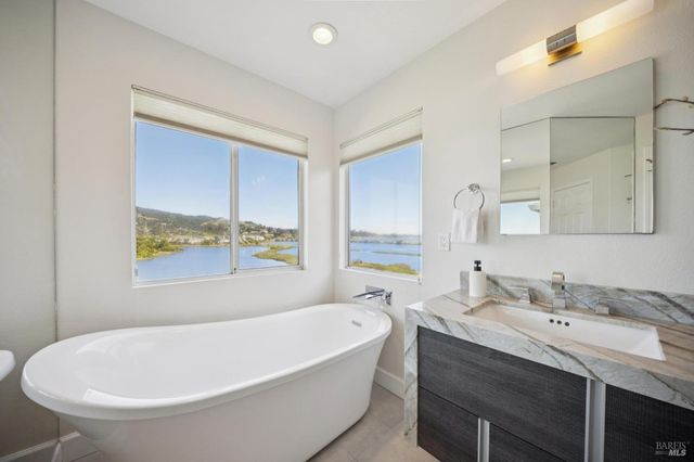 255 Baypoint Dr, San Rafael, CA 94901