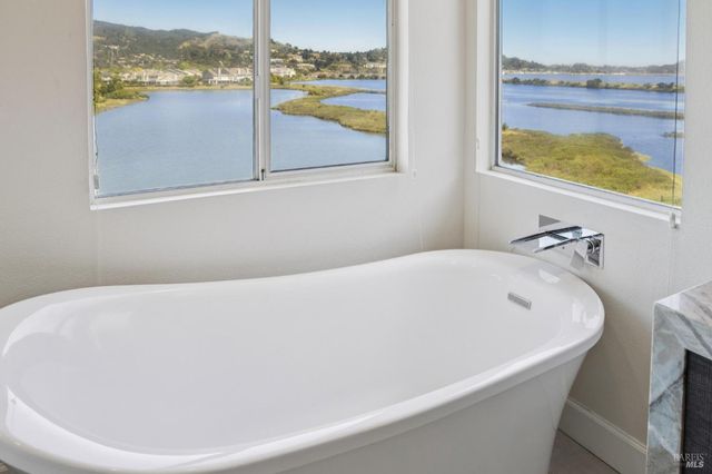 255 Baypoint Dr, San Rafael, CA 94901