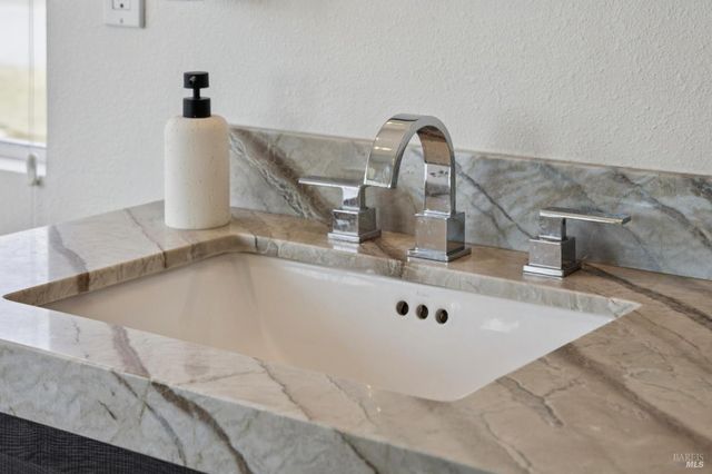 255 Baypoint Dr, San Rafael, CA 94901