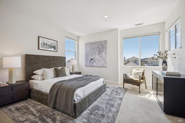 255 Baypoint Dr, San Rafael, CA 94901