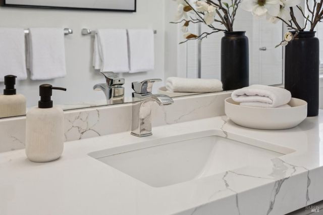 255 Baypoint Dr, San Rafael, CA 94901