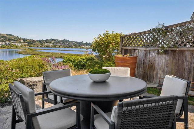 255 Baypoint Dr, San Rafael, CA 94901