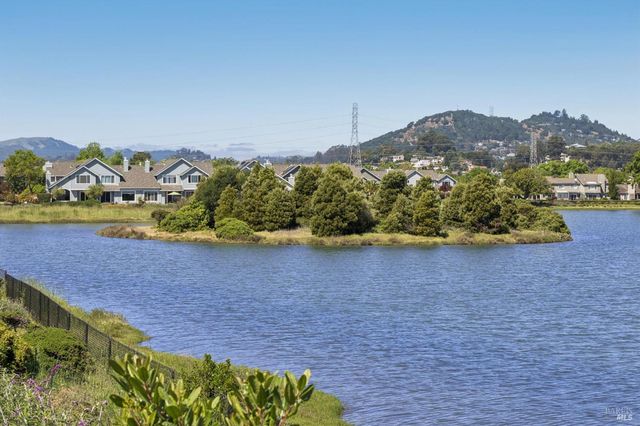 255 Baypoint Dr, San Rafael, CA 94901