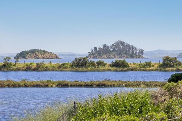 255 Baypoint Dr, San Rafael, CA 94901