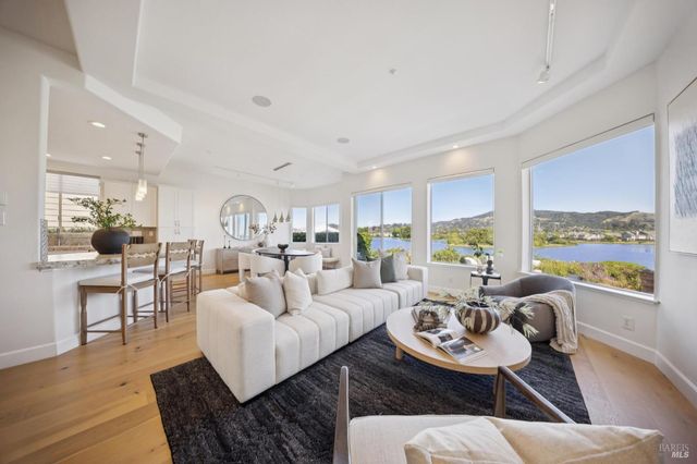 255 Baypoint Dr, San Rafael, CA 94901