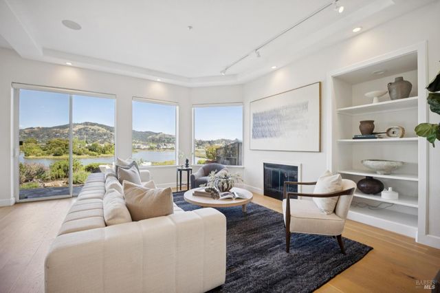 255 Baypoint Dr, San Rafael, CA 94901