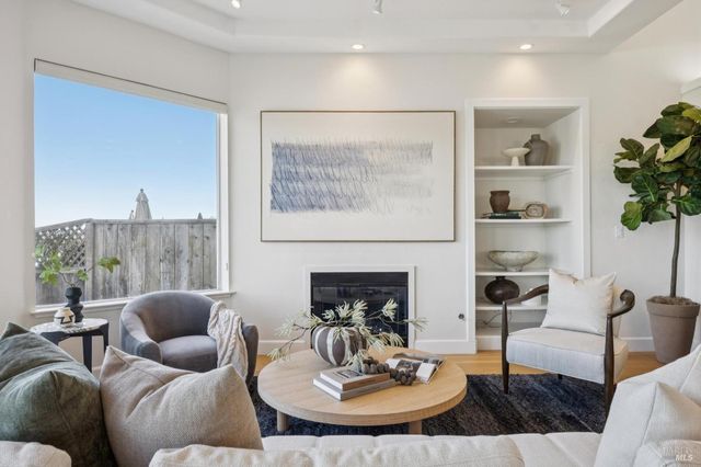 255 Baypoint Dr, San Rafael, CA 94901