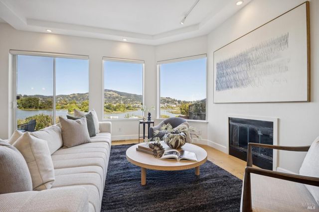 255 Baypoint Dr, San Rafael, CA 94901