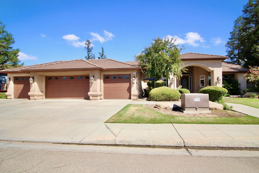 3055 Glenville Avenue, Madera, CA 93637