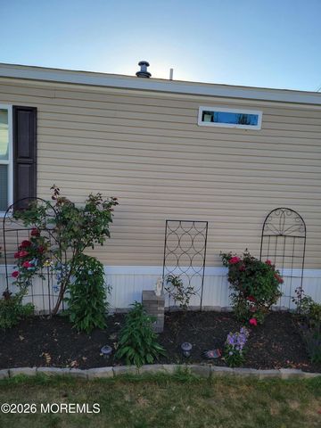 31 Monique Circle, Hazlet, NJ 07730
