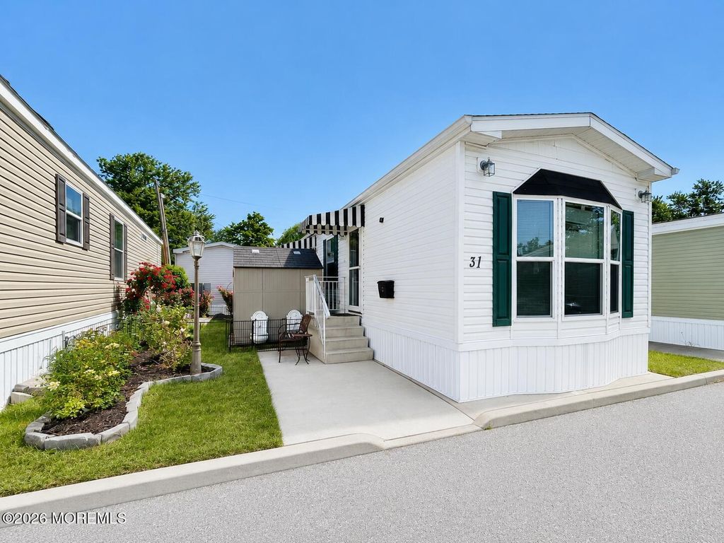 31 Monique Circle, Hazlet, NJ 07730