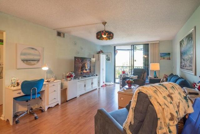 890 N Federal Highway 202, Lantana, FL 33462