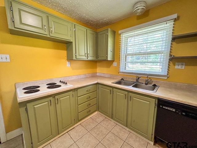 144 AN County Road 427, Palestine, TX 75803