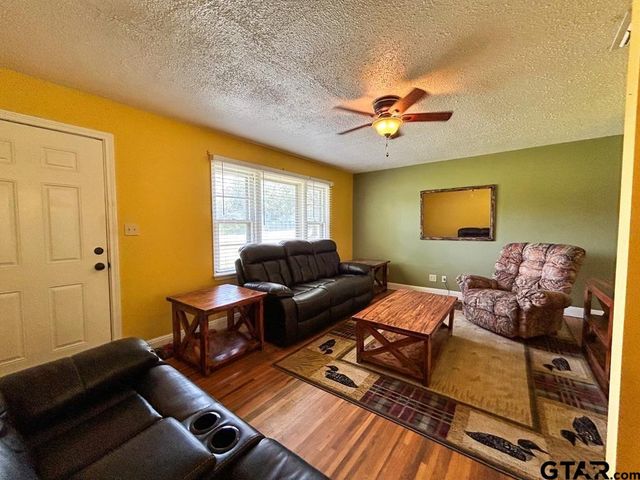 144 AN County Road 427, Palestine, TX 75803