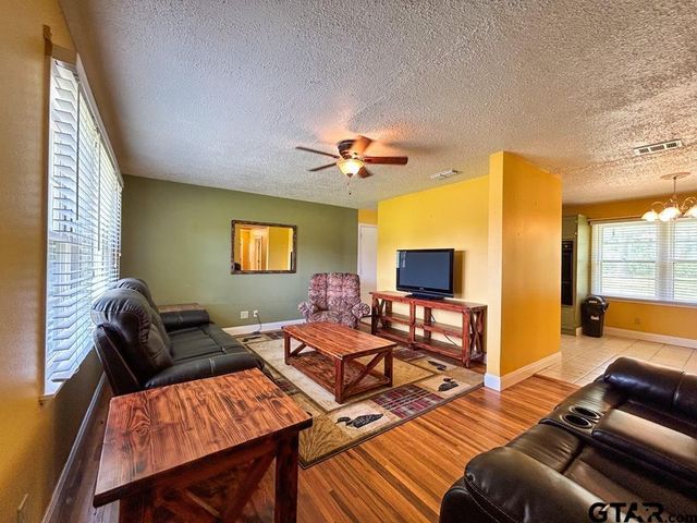 144 AN County Road 427, Palestine, TX 75803