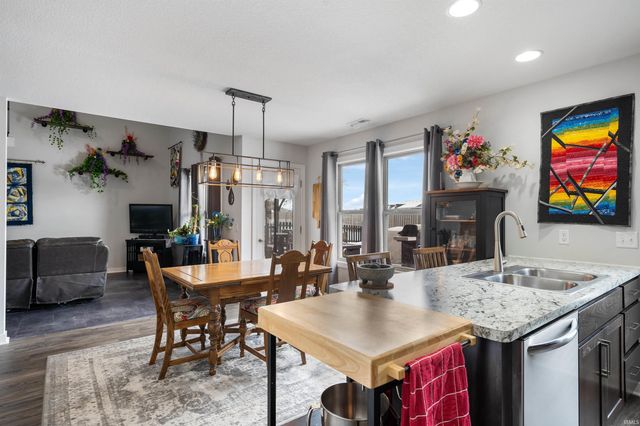 348 Edenbridge Boulevard, Fort Wayne, IN 46845