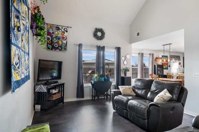 348 Edenbridge Boulevard, Fort Wayne, IN 46845