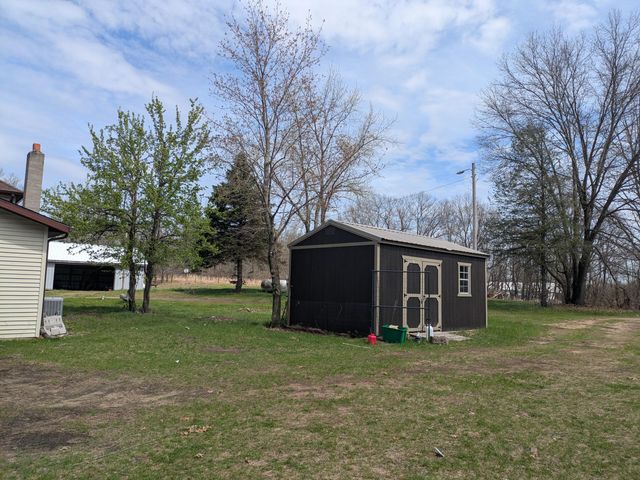 9320 E Division Road, Knox, IN 46534