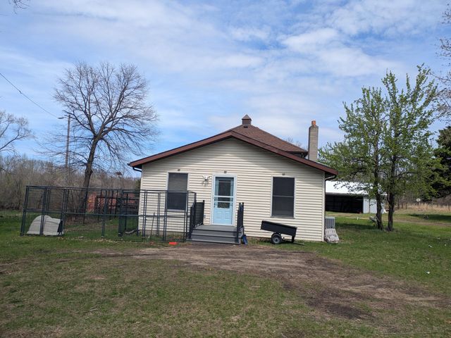 9320 E Division Road, Knox, IN 46534