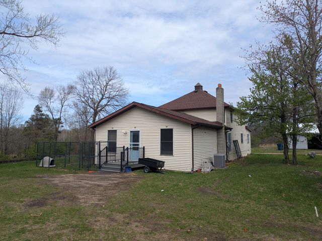 9320 E Division Road, Knox, IN 46534