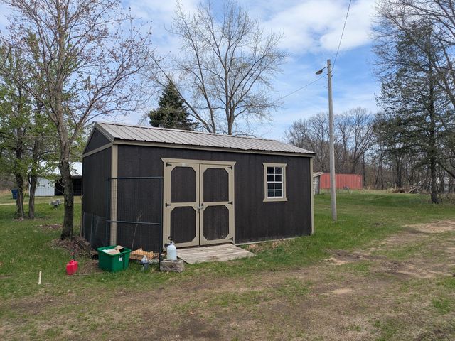 9320 E Division Road, Knox, IN 46534