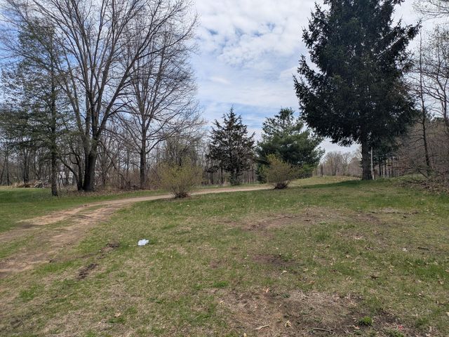 9320 E Division Road, Knox, IN 46534