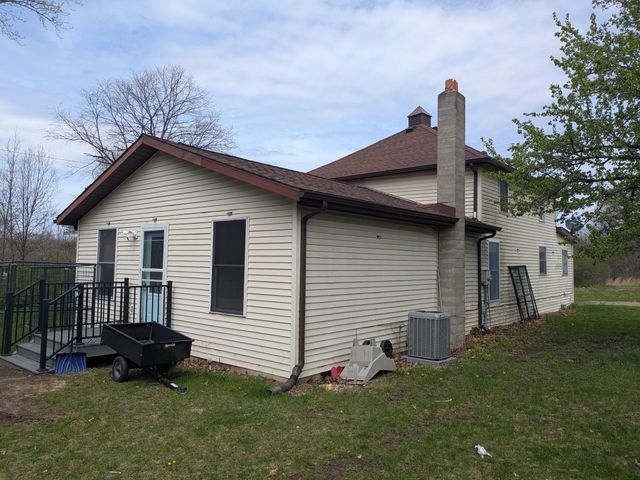 9320 E Division Road, Knox, IN 46534