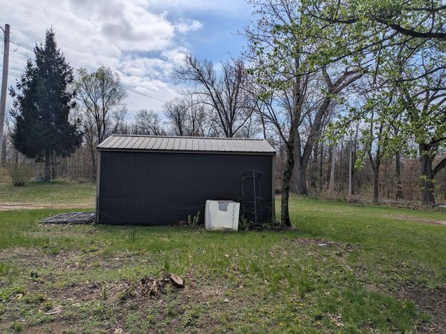 9320 E Division Road, Knox, IN 46534