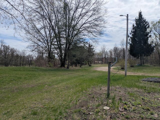 9320 E Division Road, Knox, IN 46534