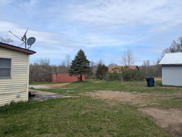 9320 E Division Road, Knox, IN 46534