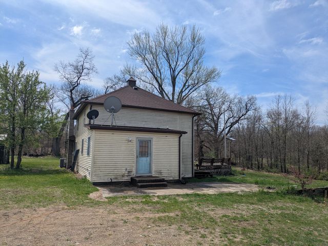 9320 E Division Road, Knox, IN 46534