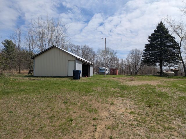 9320 E Division Road, Knox, IN 46534