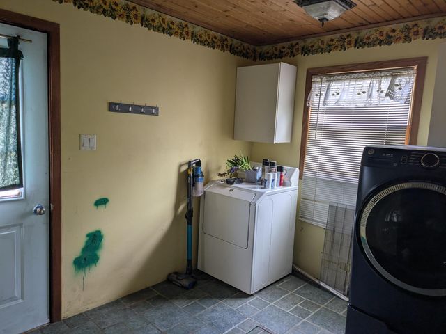 9320 E Division Road, Knox, IN 46534