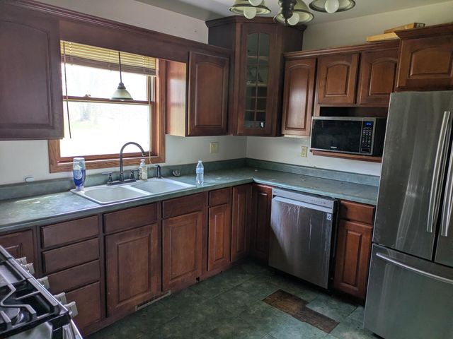 9320 E Division Road, Knox, IN 46534