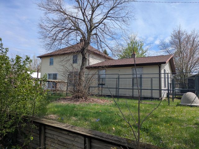 9320 E Division Road, Knox, IN 46534