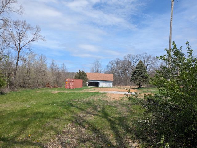 9320 E Division Road, Knox, IN 46534